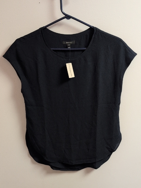 RW&CO. Tops - RW&CO Women's Navy Blue Scoop Neck Multi Length Blouse NWT Size XXS